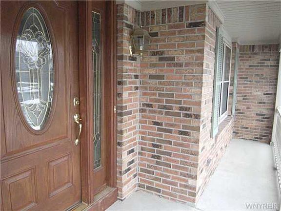 3rd image of 24 Tanglewood Dr