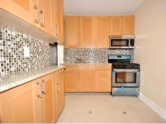 Sold by CENTURY 21 Sunny Gardens Realty, Inc. | media 11