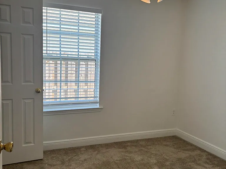 3326 Golden Rain Dr — Photo 13