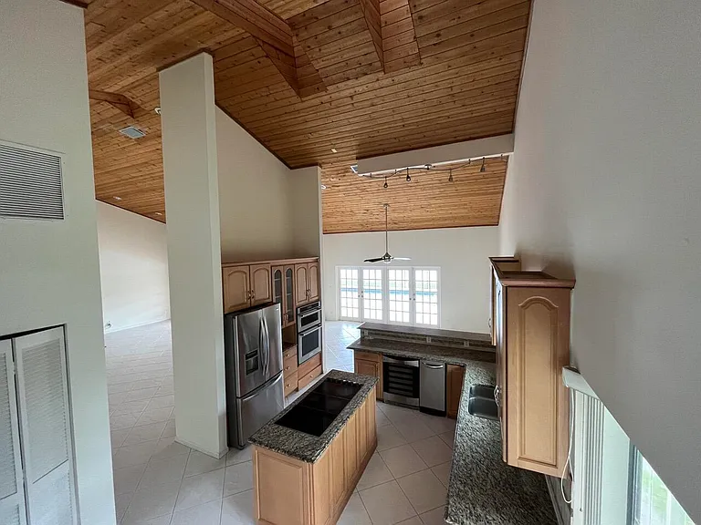 4020 NW 24th Ter — Photo 11