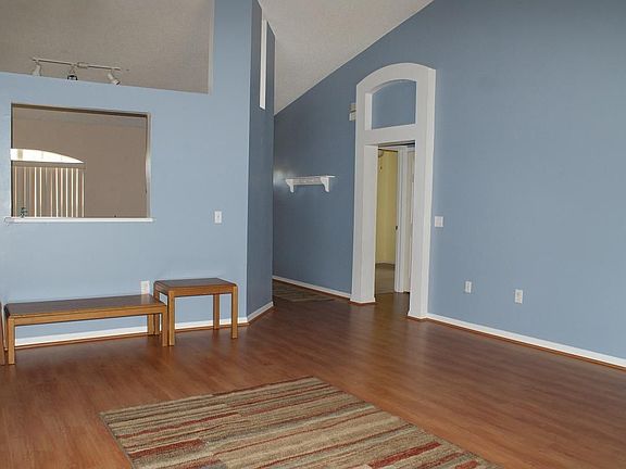 5th image of 521 N Firwood Dr
