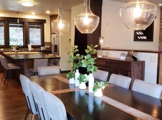 135 Lily Rd, Jacksonville, OR 97530