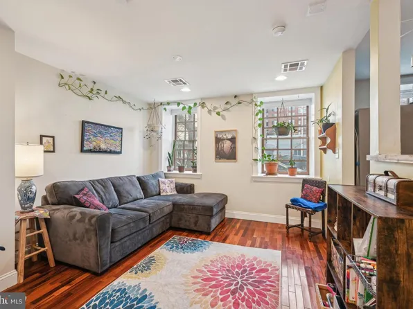 349 S 47th St #A101b, Philadelphia, PA 19143