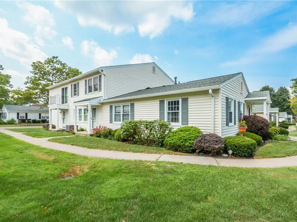 4 Heron Way N, Fairport, NY 14450