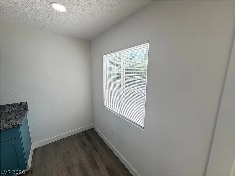 2030 Sunrise Ave #10 — Photo 9