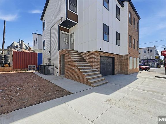5th image of 36 Parkhurst St