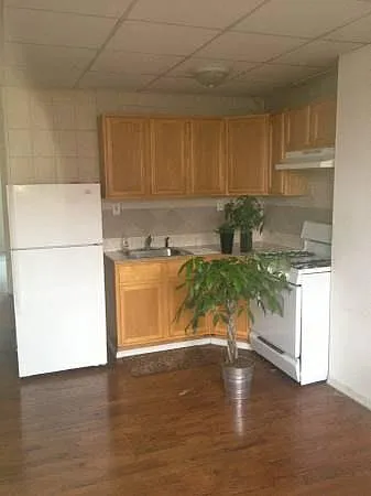 1645 W Lehigh Ave — Photo 6