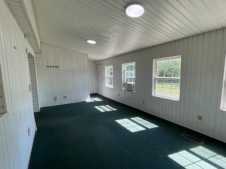 556 Victor Ave — Photo 18