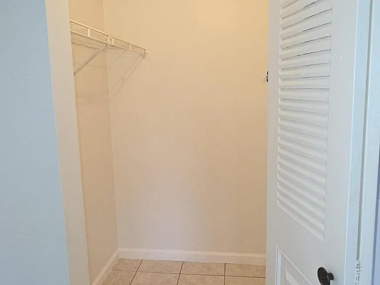 5445 Glenda St — Photo 9