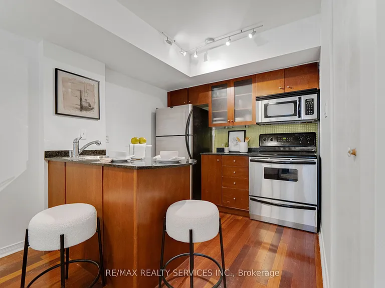 38 Western Battery Rd #632 — Photo 5