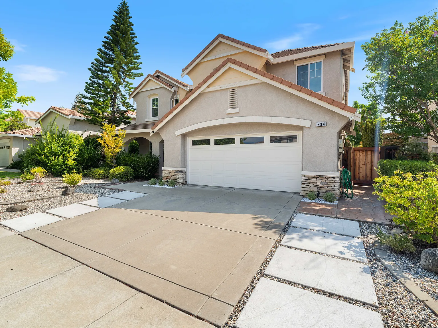 4 bed, 3238 sqft, $4,200 — Photo 3
