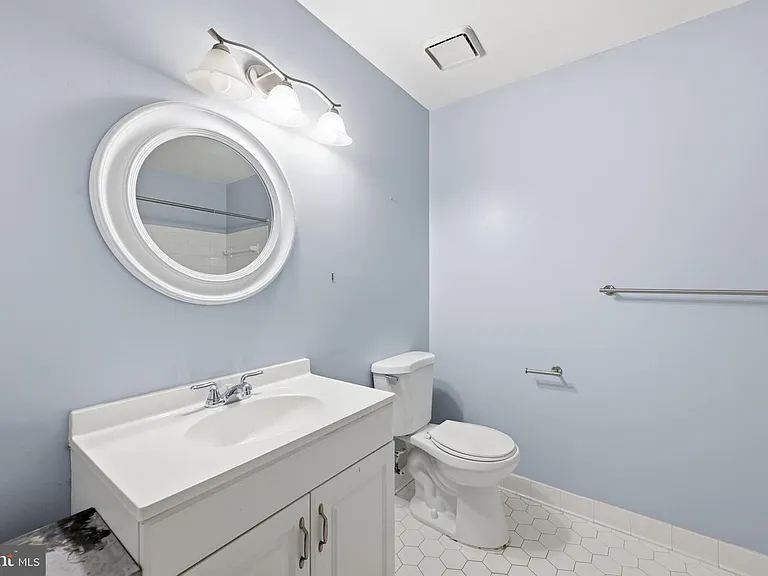 933 Hillside Lake Ter #110 — Photo 21
