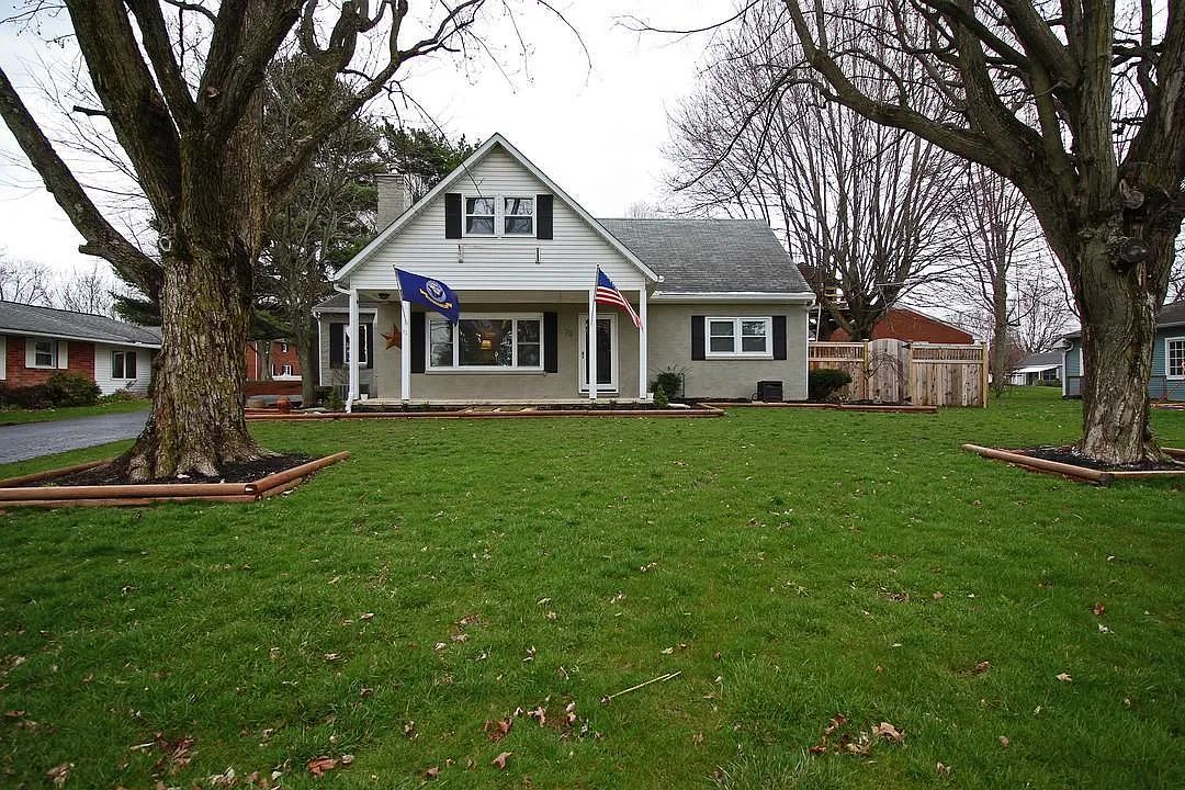 72 Edwards Rd photo 1