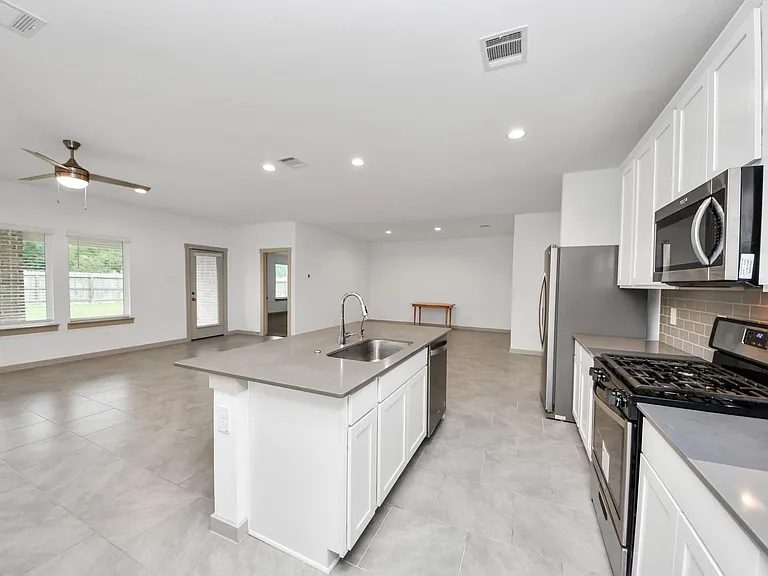 1118 Hyde Lake Ln — Photo 15