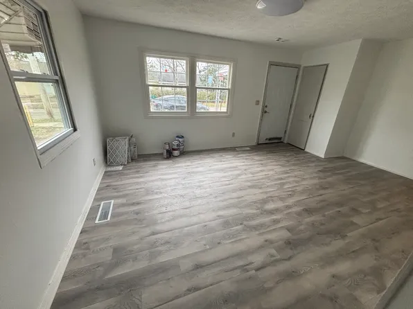 1230 Glenn St, Lansing, MI 48915