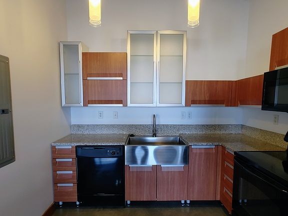 4th image of 382 W 22nd St #602
