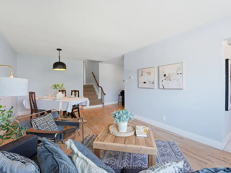 32 Courtice Cres — Photo 3