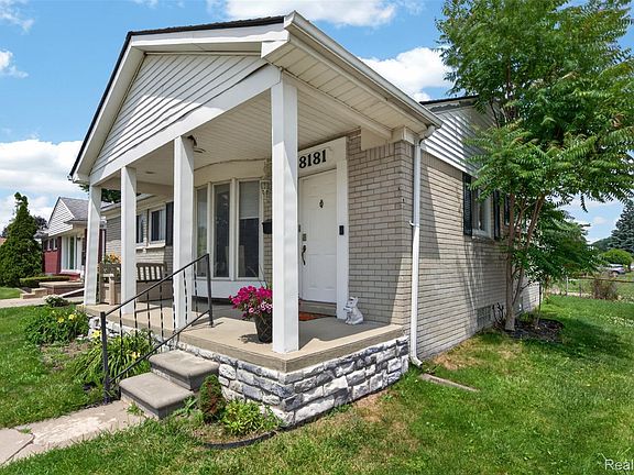 5th image of 18181 Buckhannon St