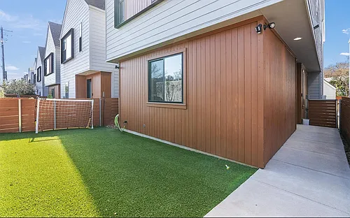 4020 Airport Blvd #7 Photo 1