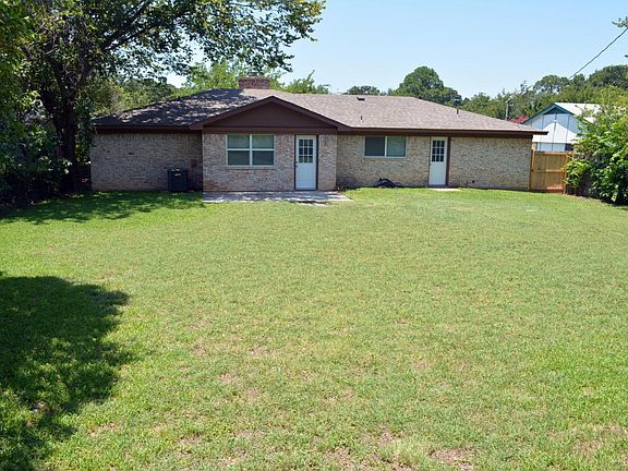 HUGE backyard perfect for children to play