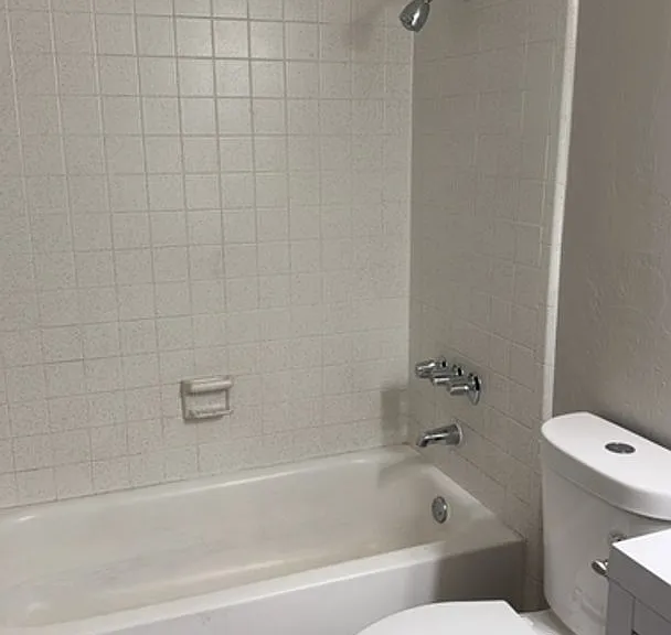 Waters Edge Apartments — Photo 48