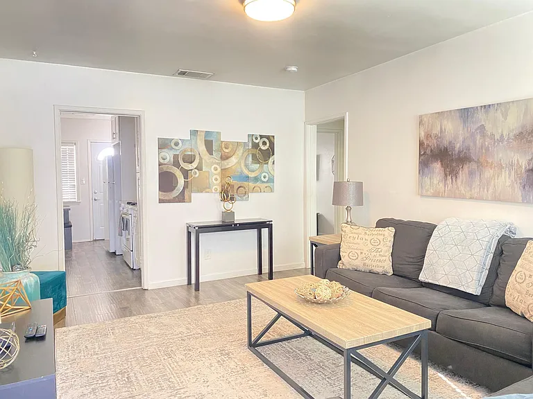 5547 Hazeltine Ave #0 — Photo 1
