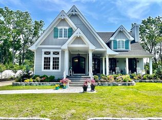 14 Hallett Ct, Blue Pt, NY 11715