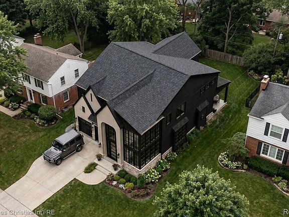 4th image of 1696 Hazel Ave