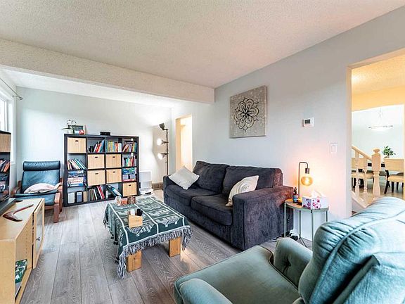 5th image of 332 E Deer Run Cres SE