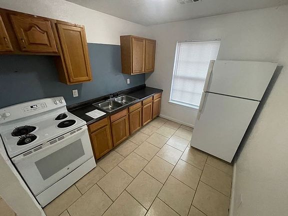 4th image of 944 SE 14th St #4