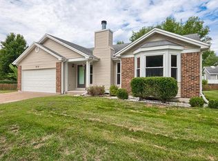 815 White Picket Ln, Ballwin, MO