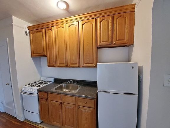 5th image of 65-41 Saunders St #5K