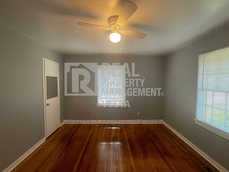 2875 Barrett Ave — Photo 9
