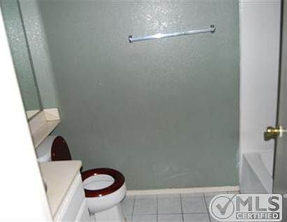 5th image of 10736 Wakefield St E