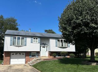 223 Lea Ln, Warminster, PA