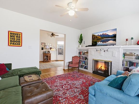 3rd image of 2318 W Addison St