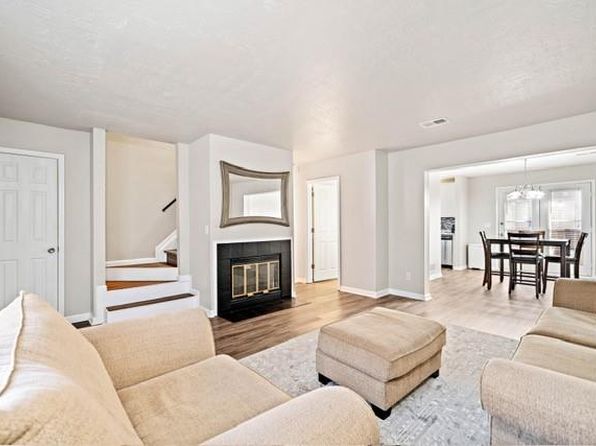 200 High Creek Dr, Roswell, GA 30076