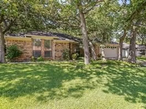 6749 Ridgewood Dr, North Richland Hills, TX 76182