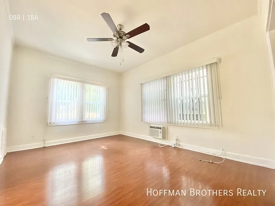 Building Photo - 563 N Heliotrope Dr #100