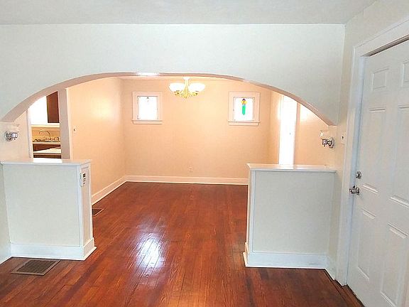 3rd image of 9639 Foster Ave