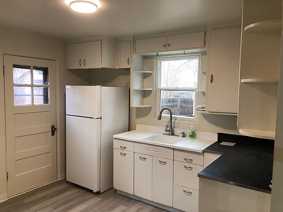 2nd image of 21 E 4th Ave