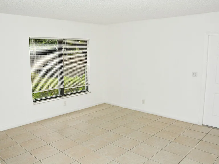 Fall Ridge Apartments — Photo 6