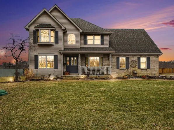 22 Covington Dr, Valparaiso, IN 46385