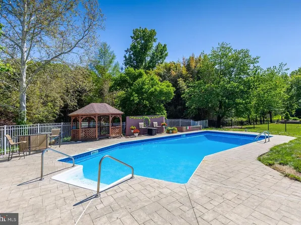 12 Clearbrook Ln, Sewell, NJ 08080