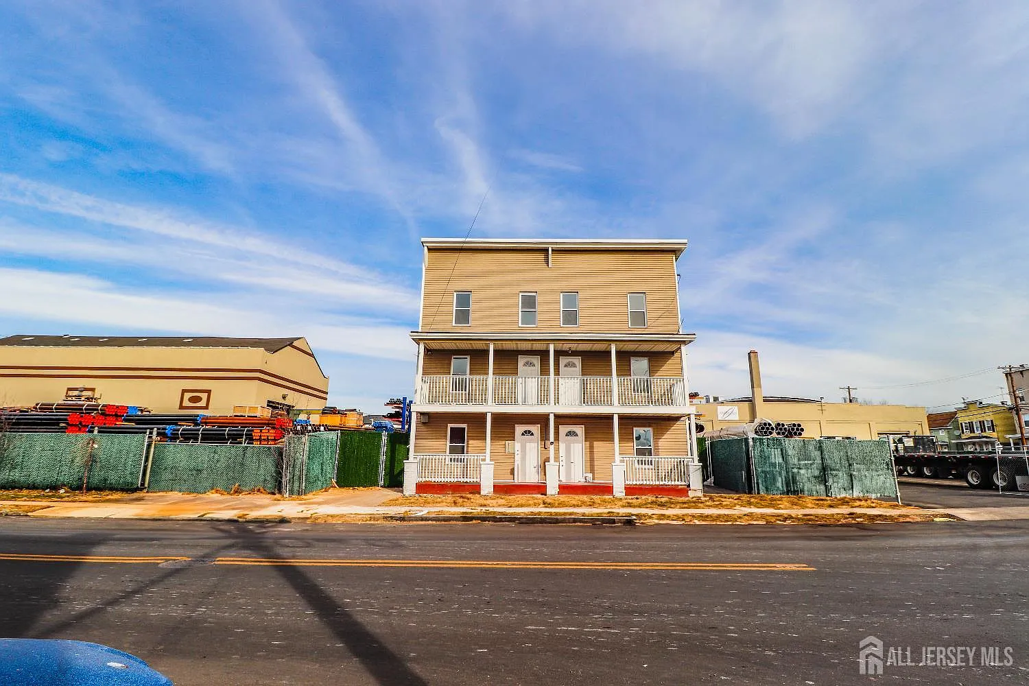 3 bed, 1.0 bath, $2,300 — Photo 4