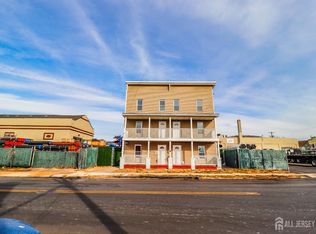 364 Market St #1F, Perth Amboy, NJ 08861