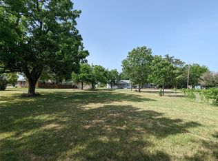 S Crockett St, Edgewood, TX 75117