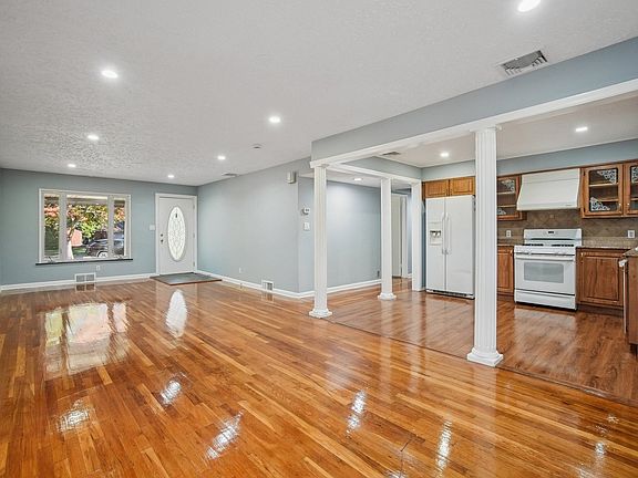OPEN FLOOR PLAN- LIVING/DINING COMBO