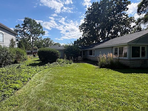 2nd image of 2164 Manor Ln