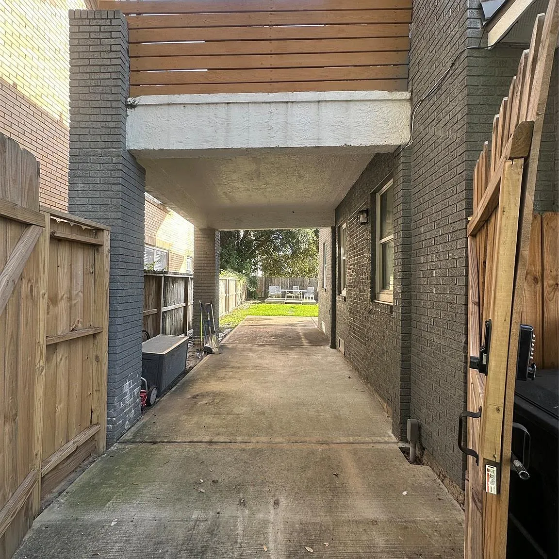 4 bed, 2072 sqft, $3,500 — Photo 2